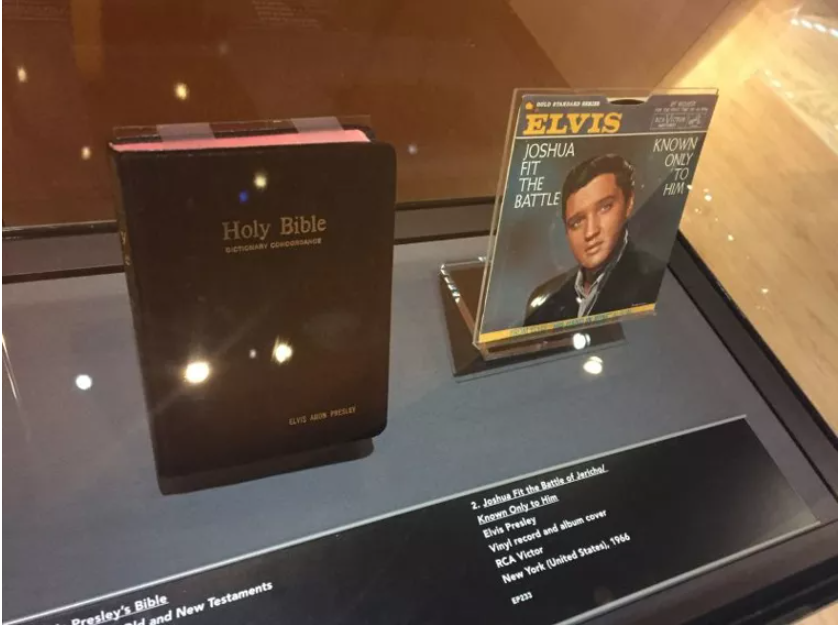 聖經博物館曾展出貓王的聖經。（圖／Bible Museum）